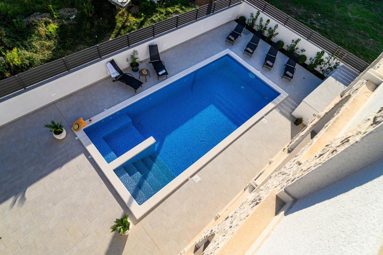 Villa Relax - Beautiful Apartment With Heated Saltwater Pool & Jacuzzi Kastela Exterior photo
